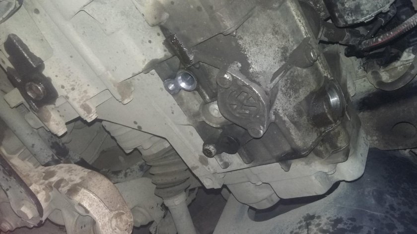 Масло в коробку механика Шкода Октавия 1,4