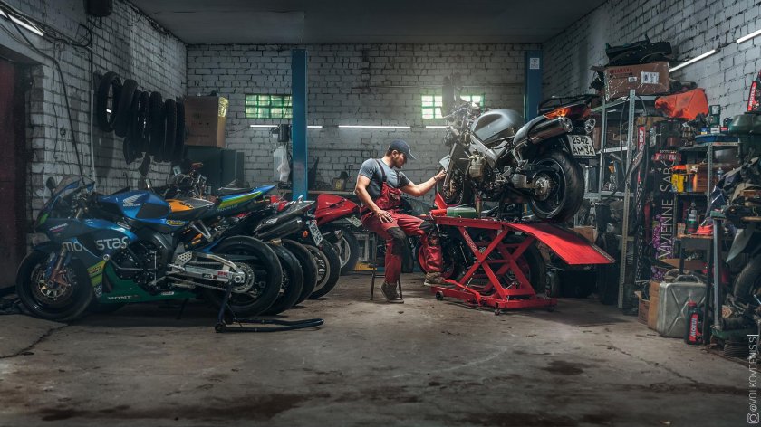 Мотомастерская в гараже