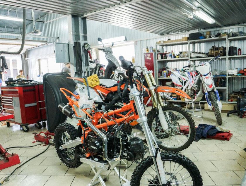 Мотоцикл в автосервисе