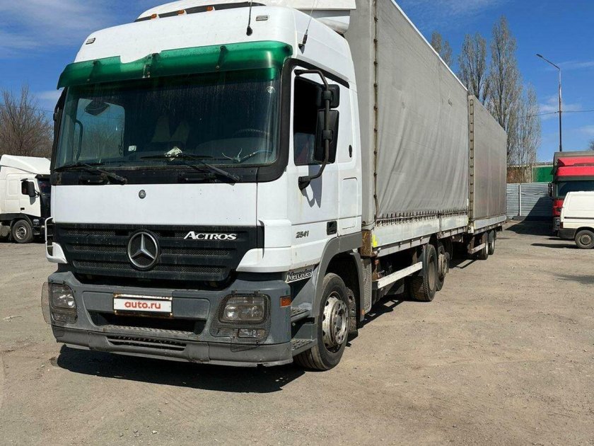 Грузовик мерседес актрос