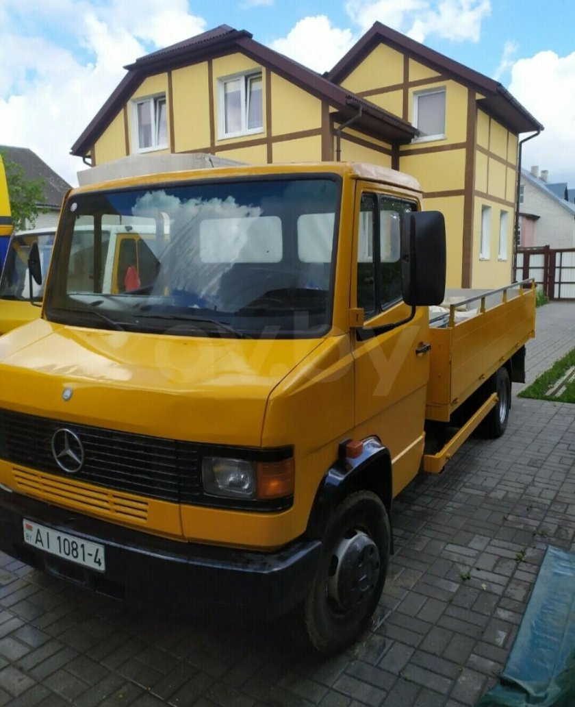 Мерседес бортовой грузовик желтый