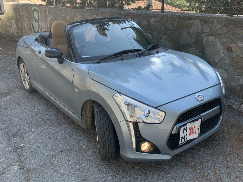 Машина daihatsu