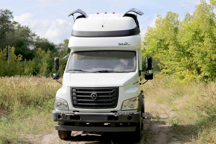 Газон Некст со спальником на крыше