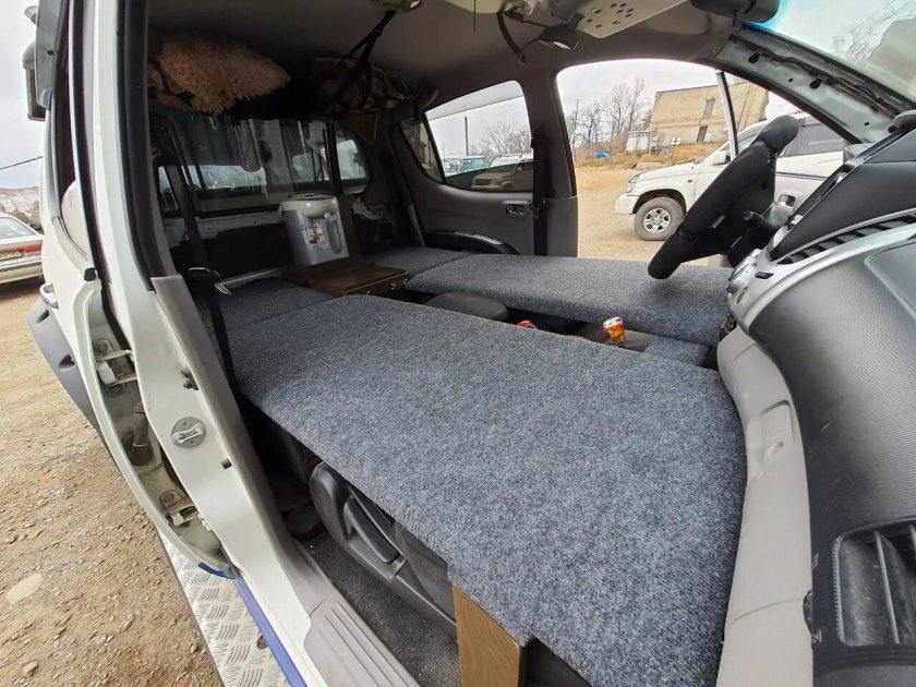 L 200 Мицубиси со спальником