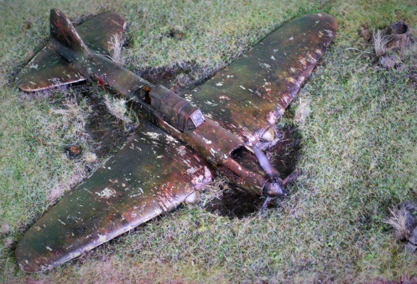 Подбитый самолет ил2