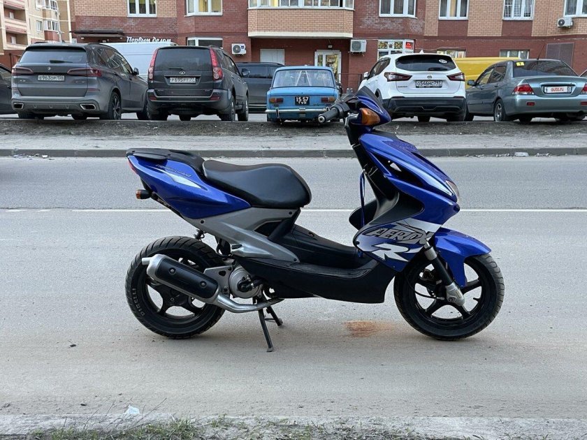 Скутеретта из ямаха аэрокс