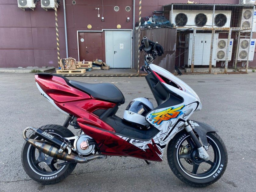 Yamaha Aerox 50 красный