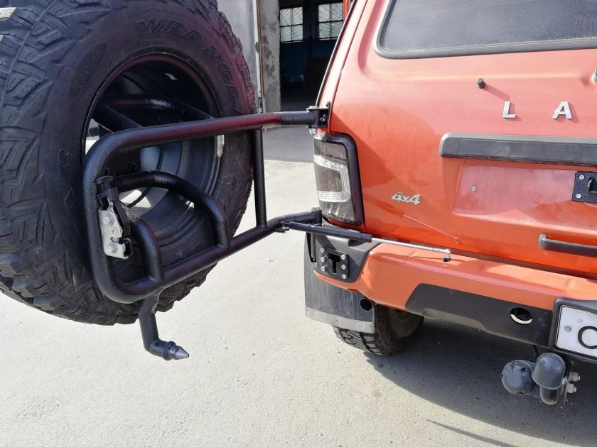 Запаска на Ниве 21213