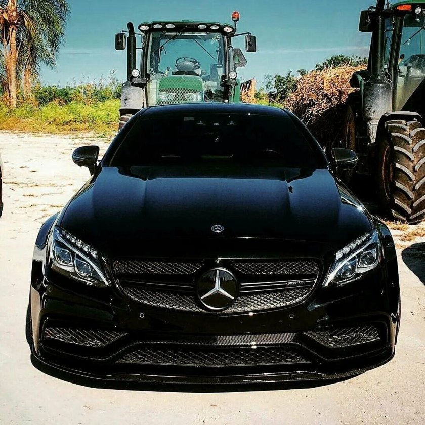Черный Мерседес АМГ 64