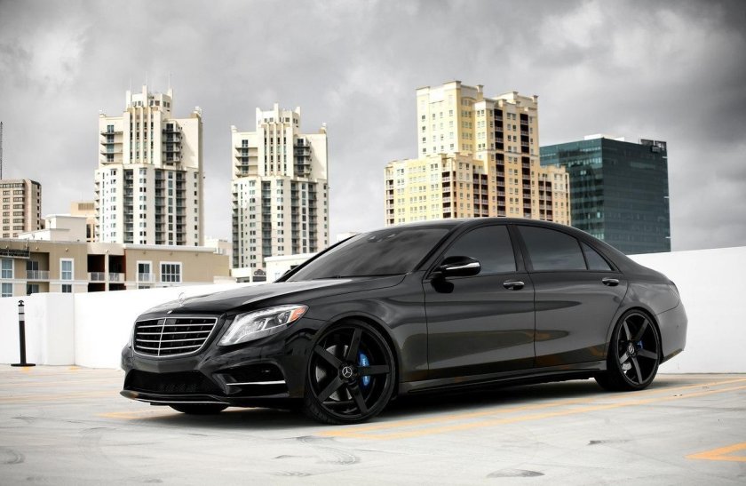 Черный Мерседес Бенц s550