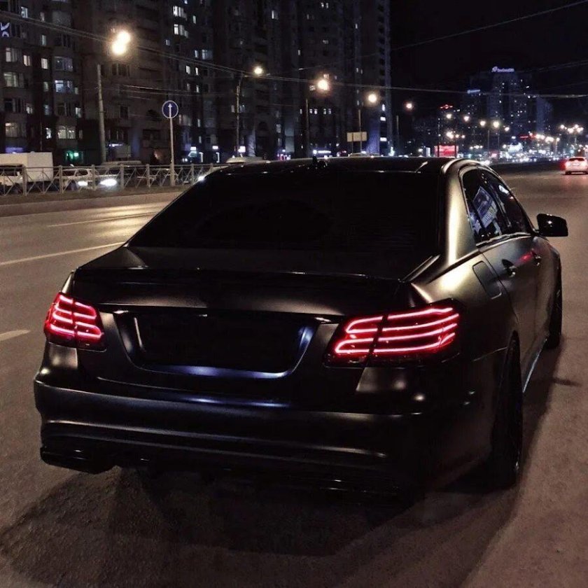 Мерседес 222 черный тонированный