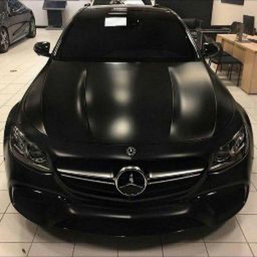 Мерседес с 63 АМГ черный матовый