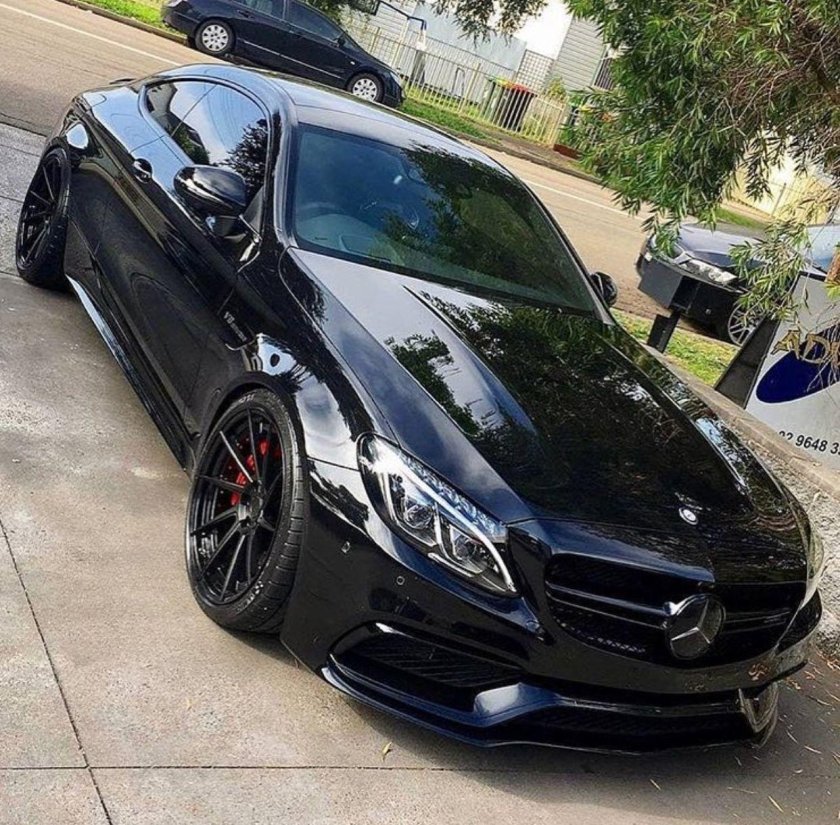 Мерседес с 63 АМГ черный