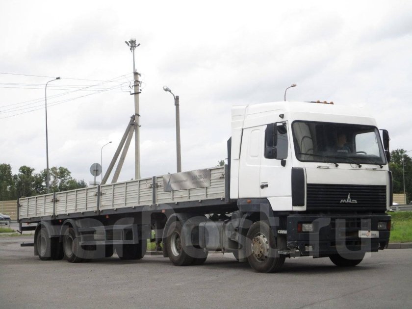 Тягач МАЗ 5440 С полуприцепом