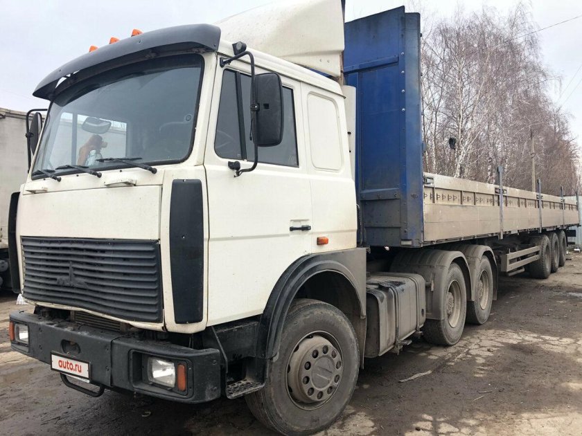 МАЗ белый тягач