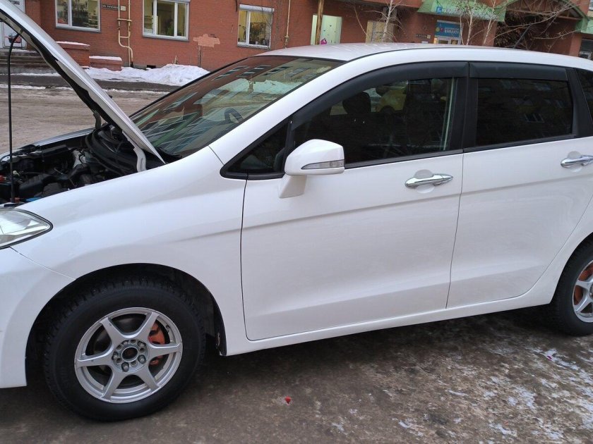 Белая хонда