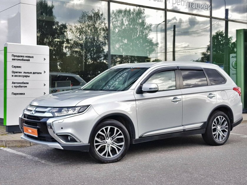 Мицубиси Аутлендер 2016