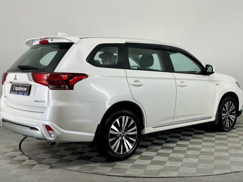 Новый митсубиси аутлендер 2023