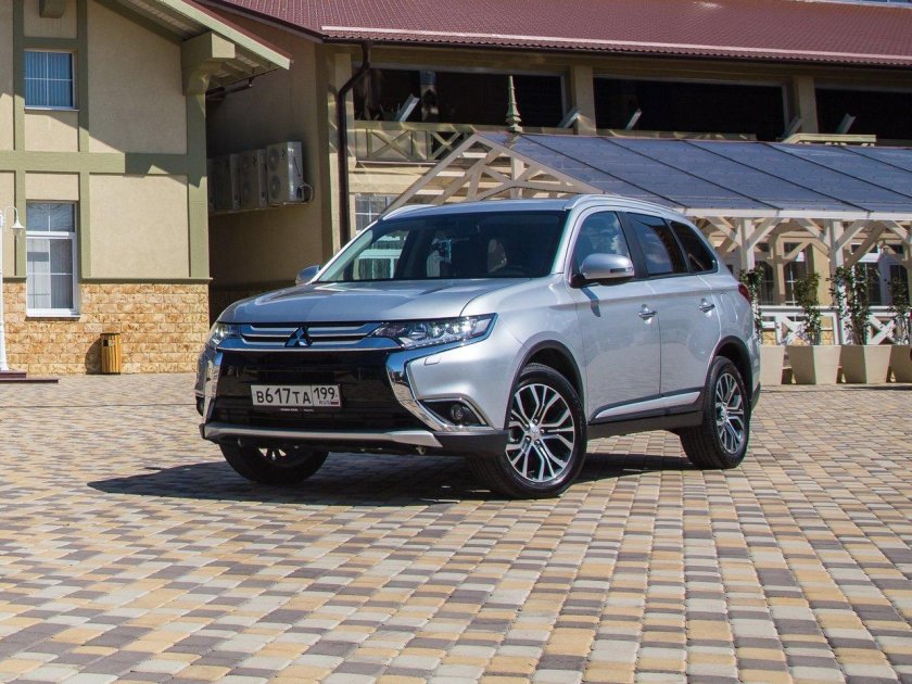 Mitsubishi Outlander 3