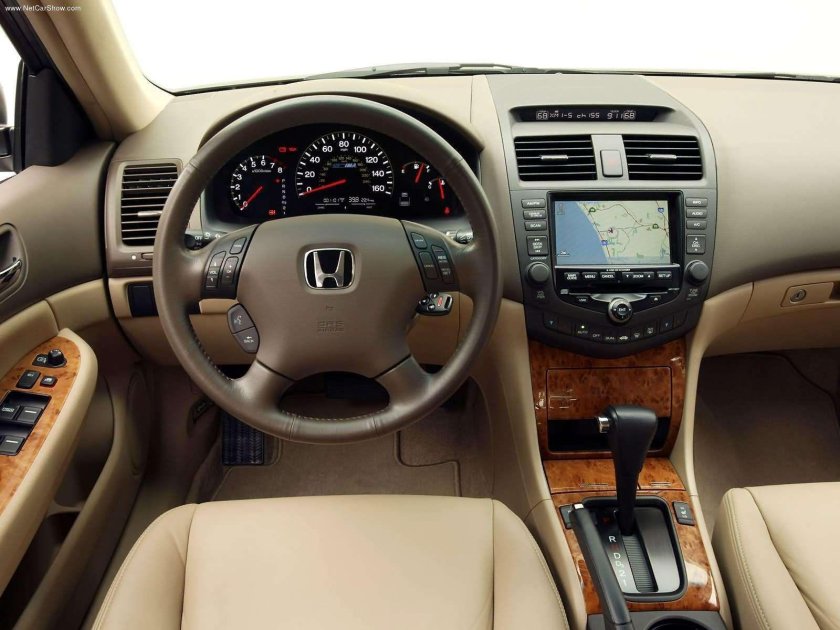 Honda Accord 2005 салон