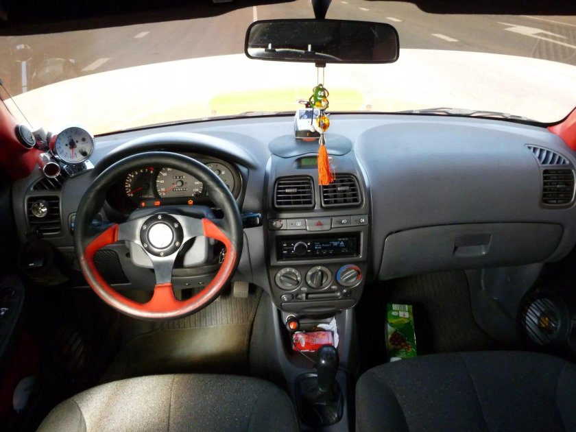 Hyundai Accent 2008 тюнинг салона
