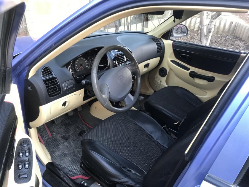 Черный салон Хендай акцент