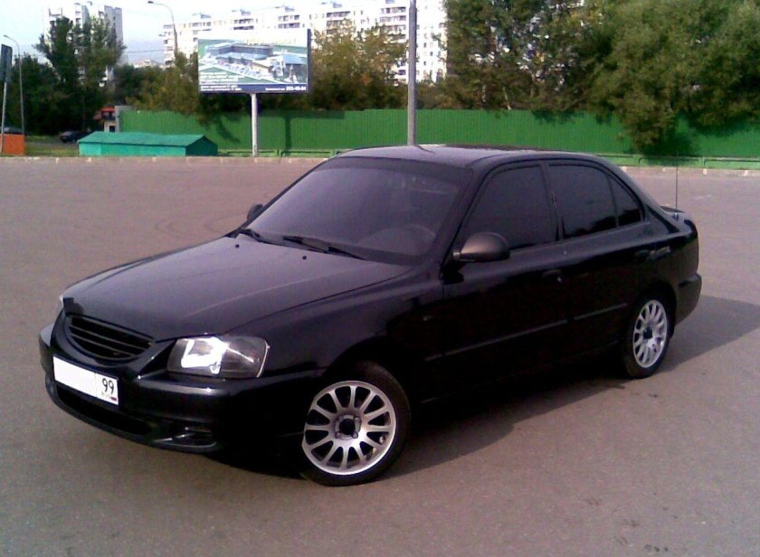 Hyundai Accent черный r15