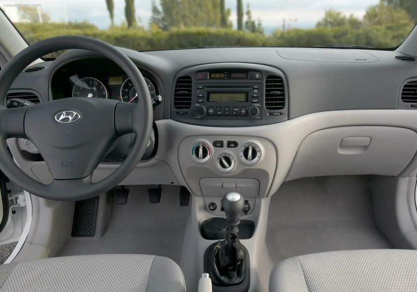 Hyundai Accent era 2011 салон
