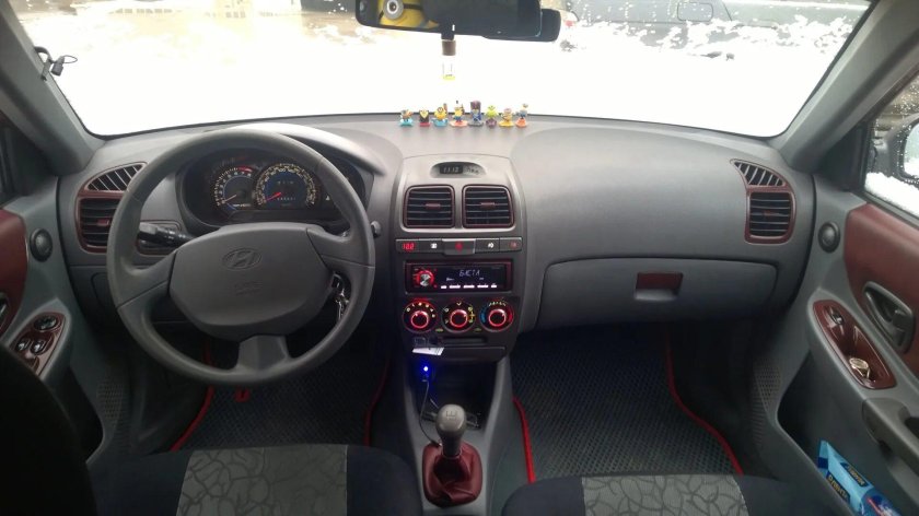 Hyundai Accent 2 салон