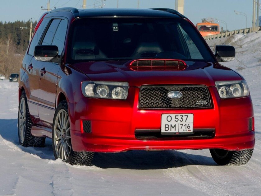 Субару форестер красный