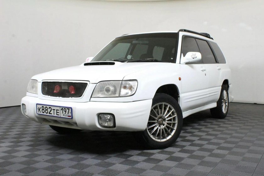 Субару Форестер белый 2002