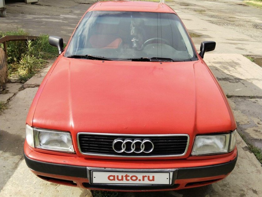 Красная ауди 80