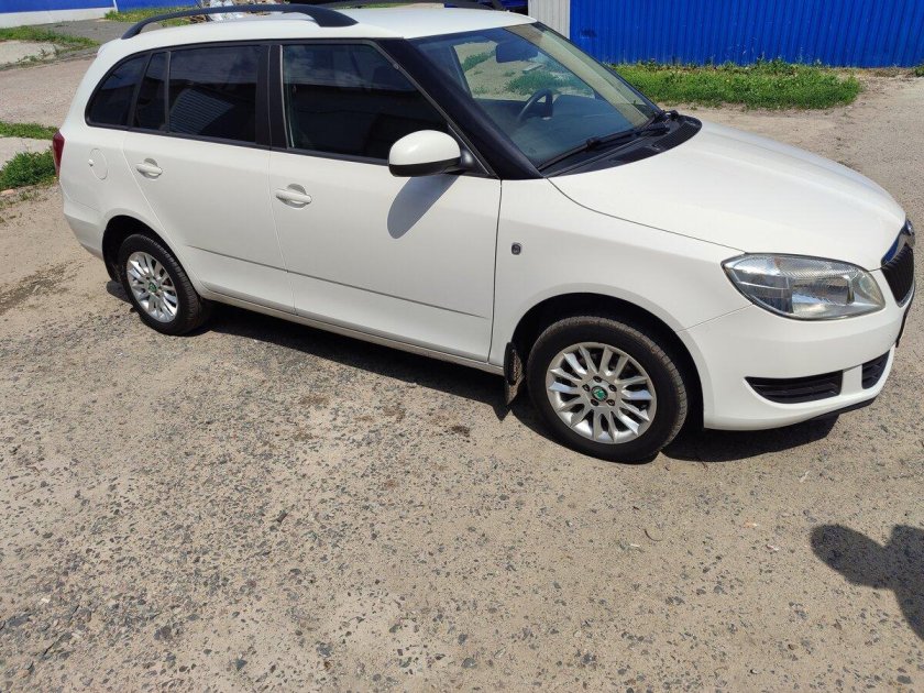 Шкода фабия универсал белая 2012