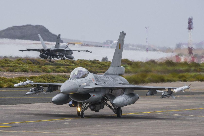 F 16 fighting falcon