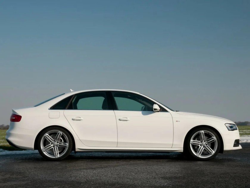 Audi a4 b8 белая