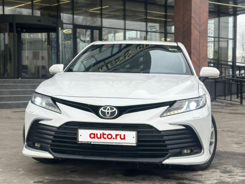 Тойота камри 2021 года