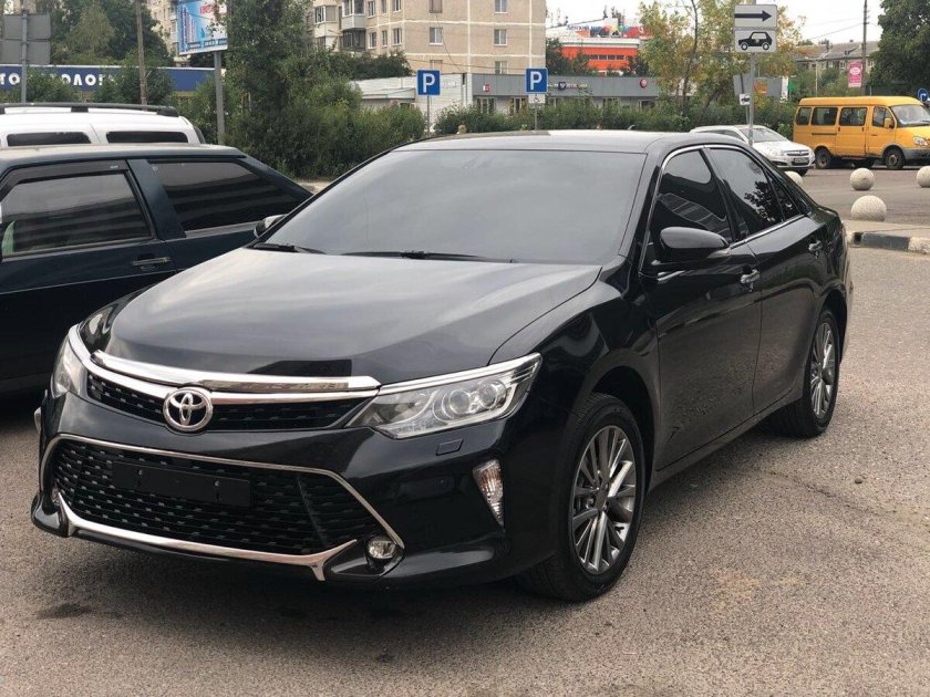 Toyota Camry 2017 черная тонированная