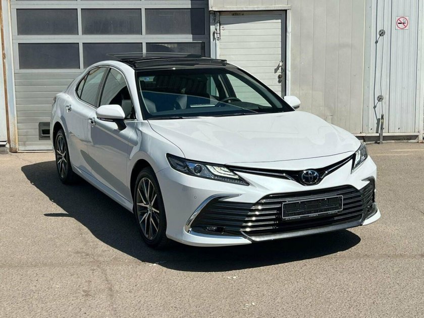 Toyota Camry 2020 — 2024 xv70 Рестайлинг белый