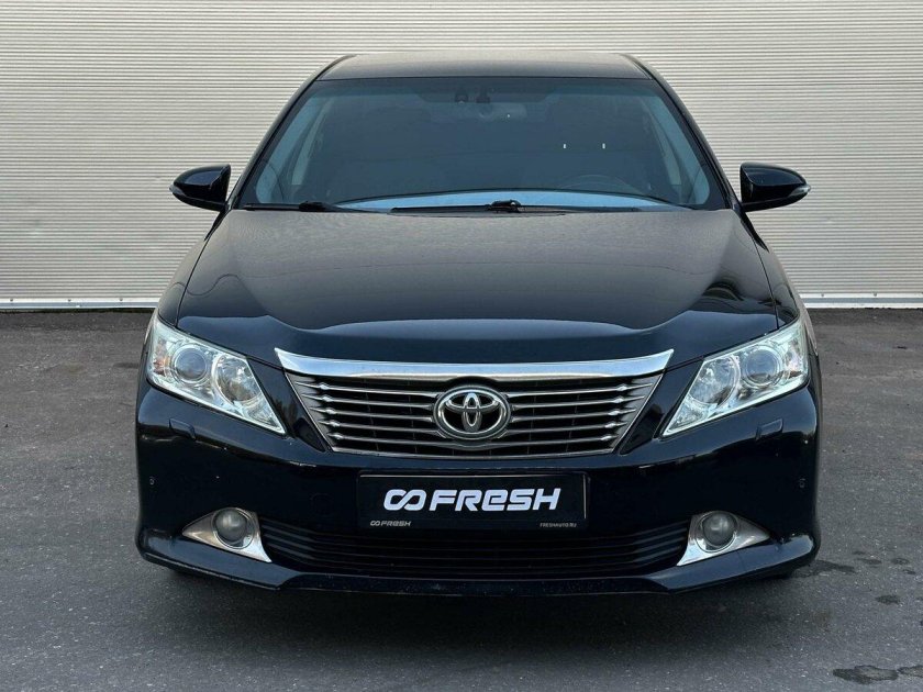 Черная тойота камри