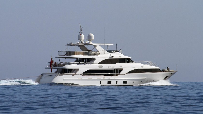 Яхта Benetti 105