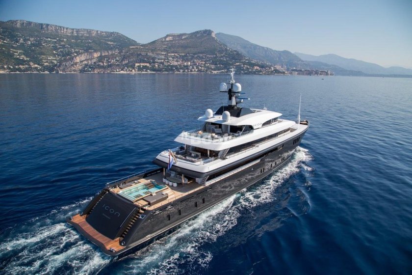221’ Luxury Motor Yacht Loon