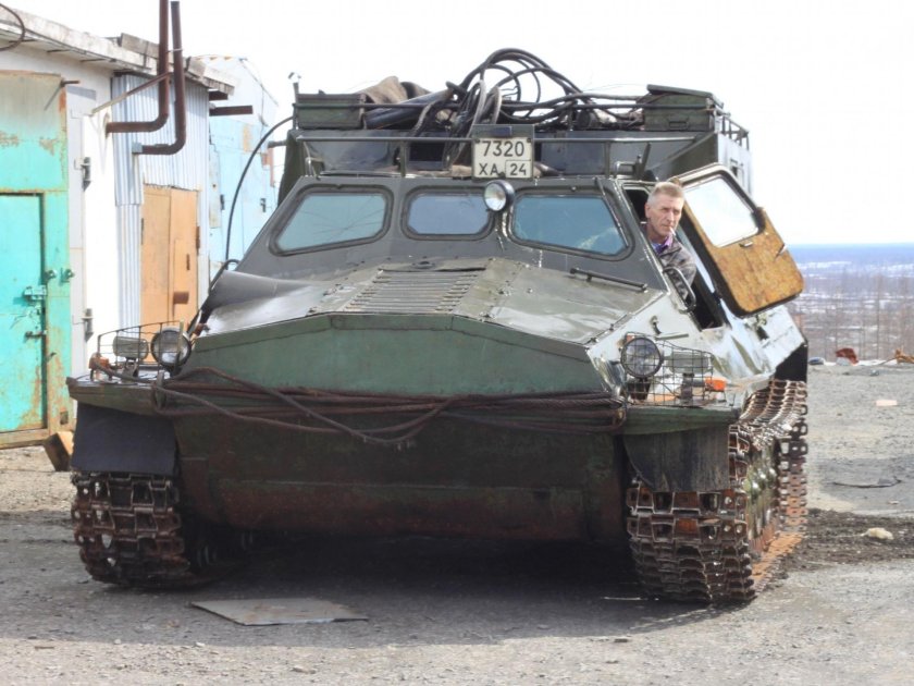 Гусеничный тягач ГТТ