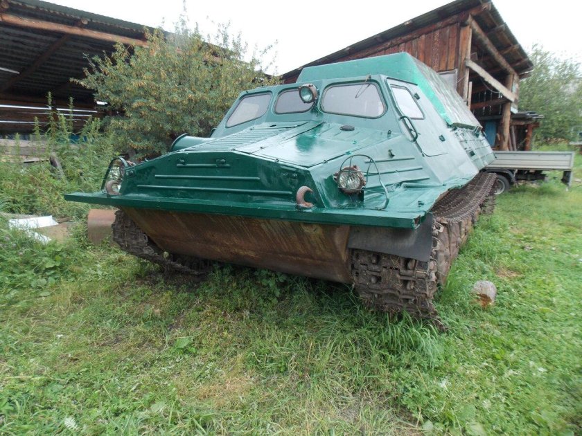 • Гусеничный тягач (ГАЗ -47, ГТТ)