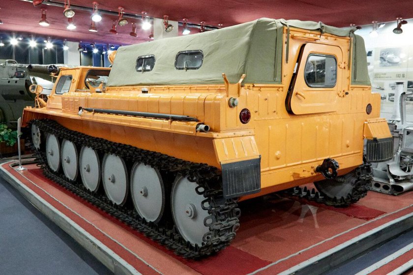 Тягач гусеничный ГАЗ-34031