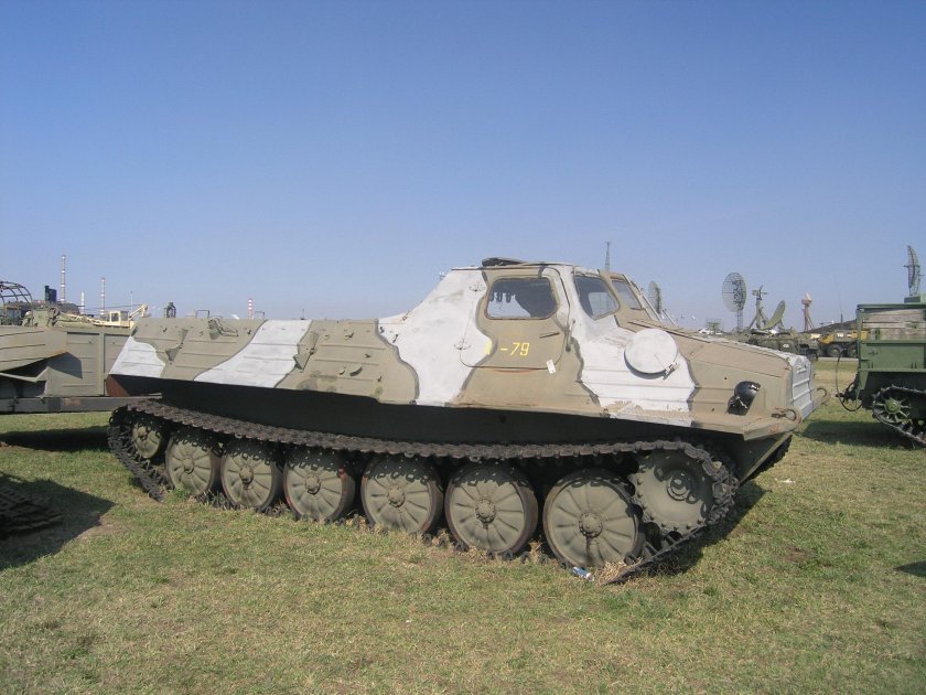 • Гусеничный тягач (ГАЗ -47, ГТТ)