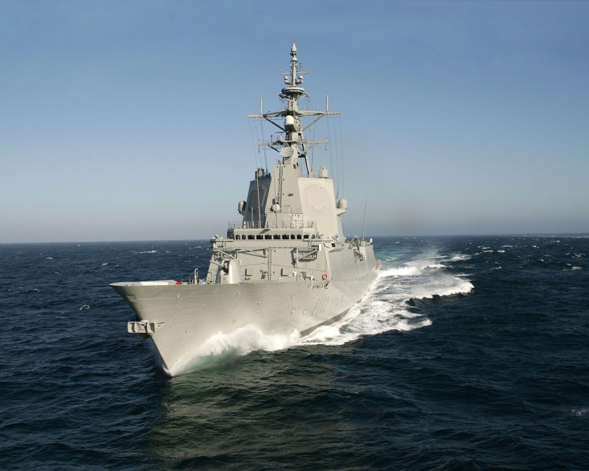 Японский дипломатический корабль в цвете