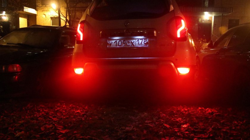 Дастер 2017 задний противотуманный фонарь