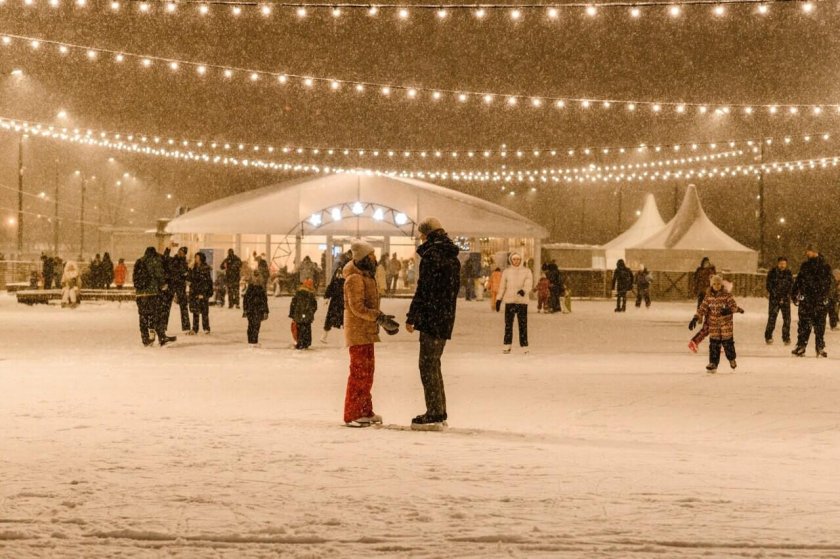 Были сегодня в Коломенском снег на уветах