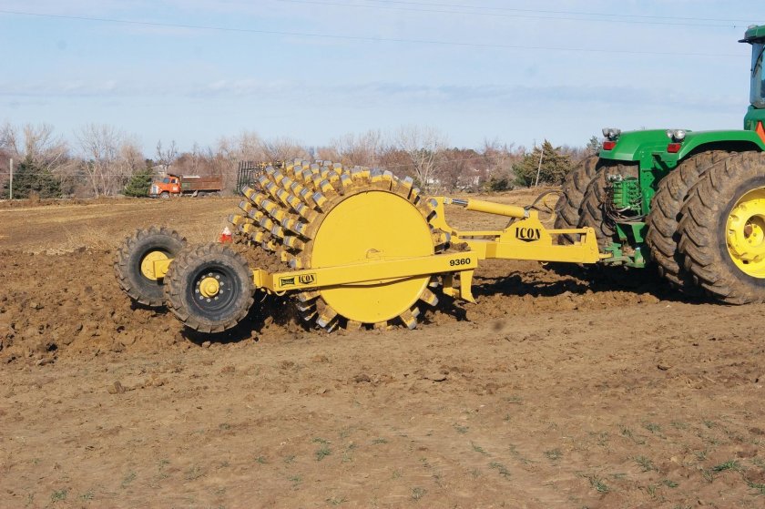 Прицепной кулачковый каток Ду-26