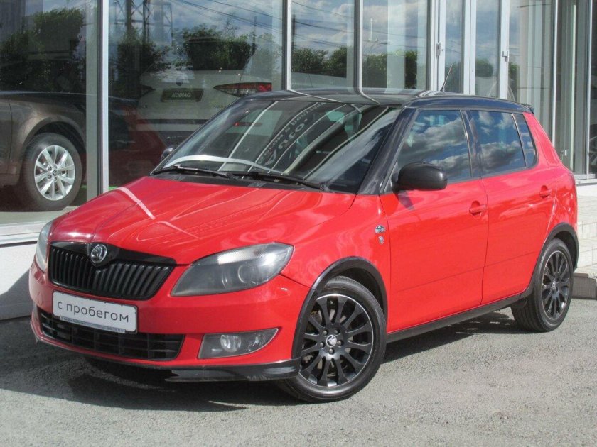 Шкода Фабия 2014 красная